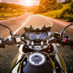 Motorkárska sezóna je v plnom prúde – čo vám nesmie chýbať vo výbave?