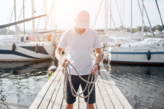 Kontrola jachty podľa checklistu pred prenájmom v prístave