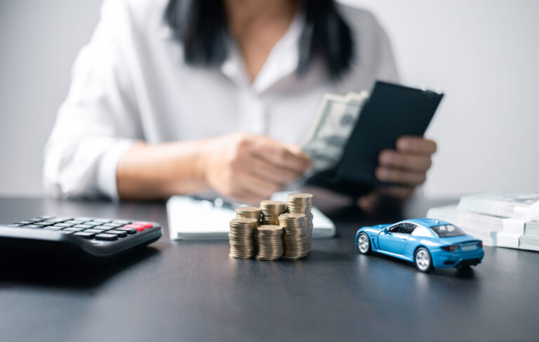 Poškodené auto s preliačinou dokumentované pre účely poistnej udalosti